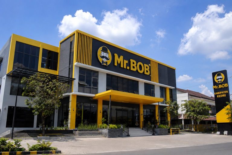 Gedung Mr Bob Kampung Inggris Kabupaten Kediri