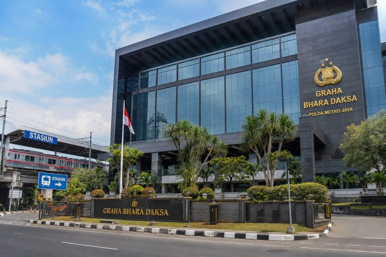 Gedung Graha Bhara Daksa Dekat Stasiun Apa Ini Jawabannya